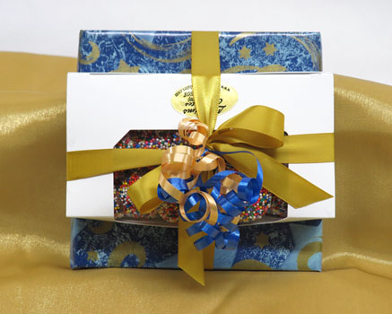 HANUKKAH PYRAMID W/NONPAREILS