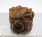 CHOCOLATE BOX WITH 2 CHOCOLATE RINGS