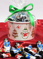 ROUND HOLIDAY CUP WITH FOILED CHOCOLATES